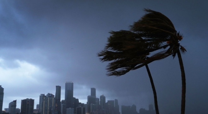 Губернаторът на американския щат Флорида Рон ДеСантис обяви извънредно положение