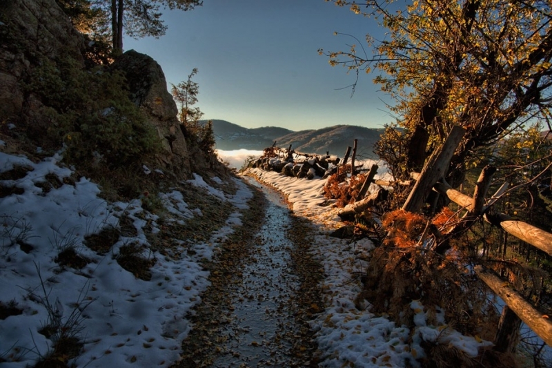 През следващото денонощие над страната ще преобладава облачно време През