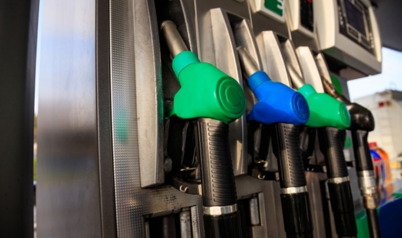 Покачва се цената на бензина в Гърция На островите туристите