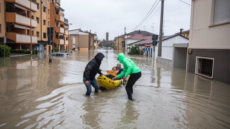Броят на жертвите на опустошителните наводнения в Северна Италия от миналата