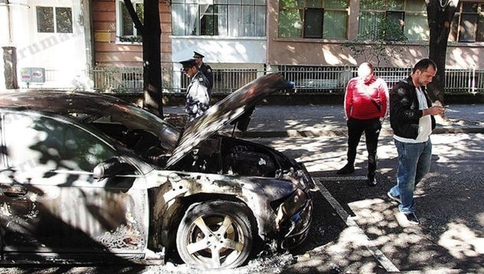 Горяща кола изправи на крака пожарникари от Монтана съобщиха от