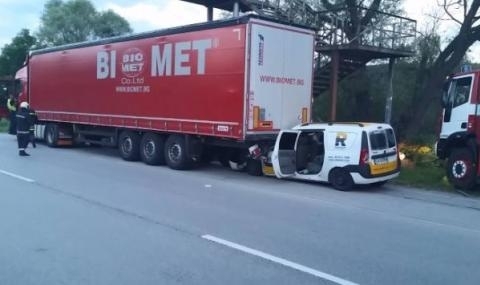 Четирима души са загинали а 14 са ранени при катастрофи