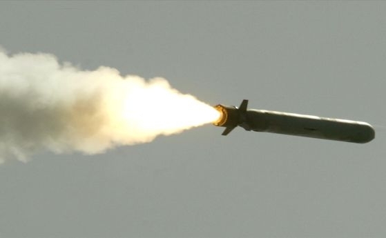 Американски изтребител е свалил противокорабна ракета изстреляна от район контролиран