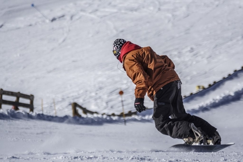 Сноубордист е спасен след паднала лавина извън пистите в Банско