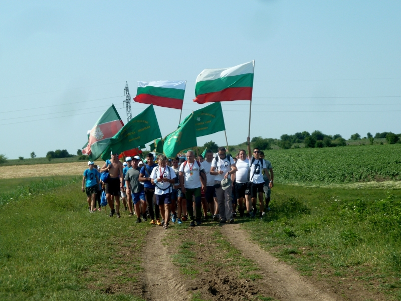 Снощи повече от 1000 участници в националния туристически поход по