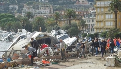 Спасители в Сицилия откриха труповете на 9 души в наводнена