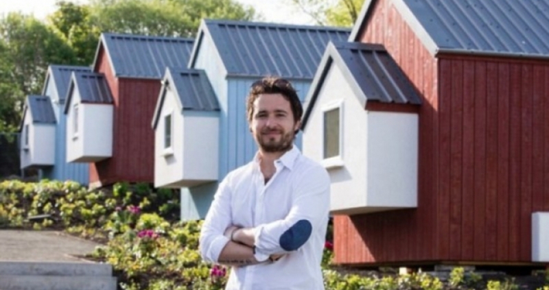 Известният шотландски филантроп и бизнесмен Джош Литълджон който не просто