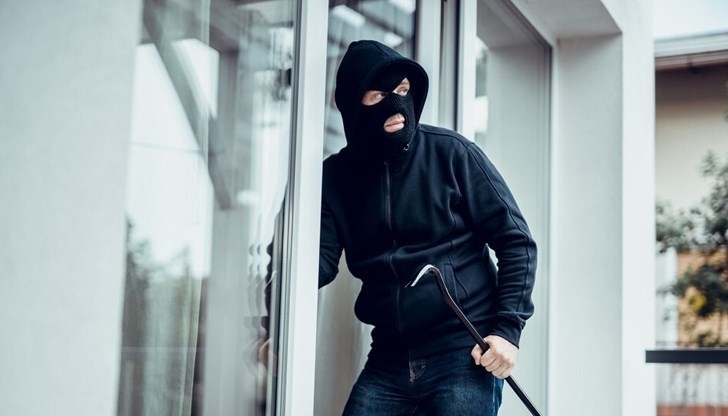 Неизвестен извършител влезе с взлом в апартамент във Видин съобщиха