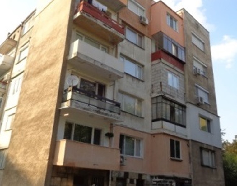 Частен съдебен изпълнител е обявил за публична продан двустаен апартамент