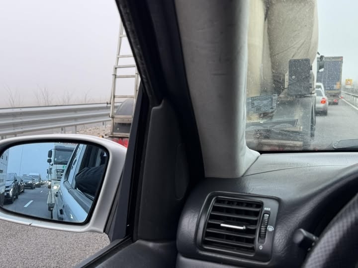 Камион е аварирал на скоростния път между Ботевград и Мездра