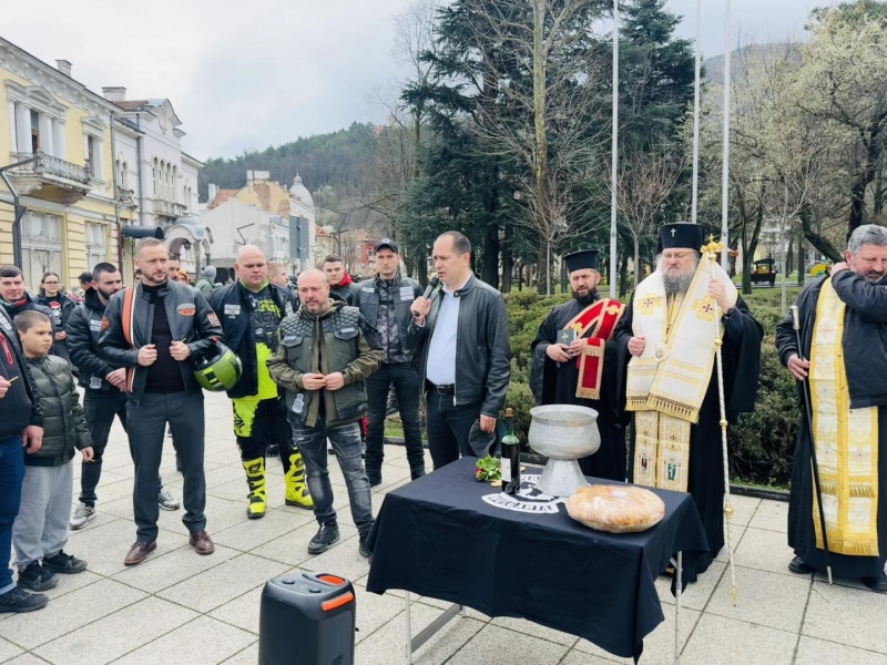 С водосвет и традиционна обиколка: Откриха Мотосезона във Враца /снимки/