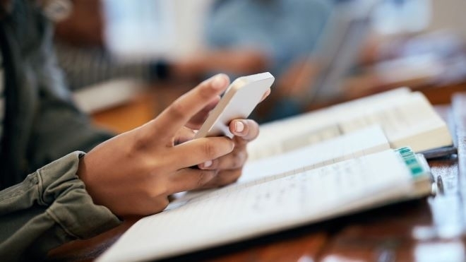 5 варианта на забрана на телефоните обсъждат училищата, ето какви са те