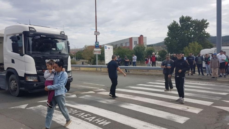 В Айтос и днес продължават протестите на местните хора с