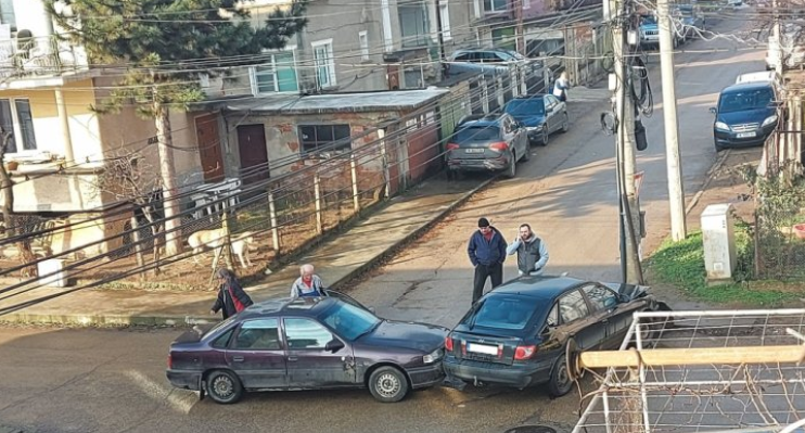 Две коли се удариха на кръстовище в Монтана научи BulNews