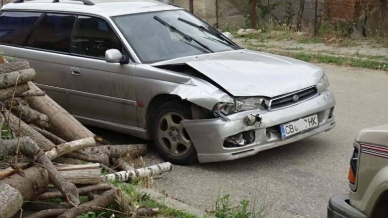 Крадци задигнали Субару и го забили в магазин в кочериновско