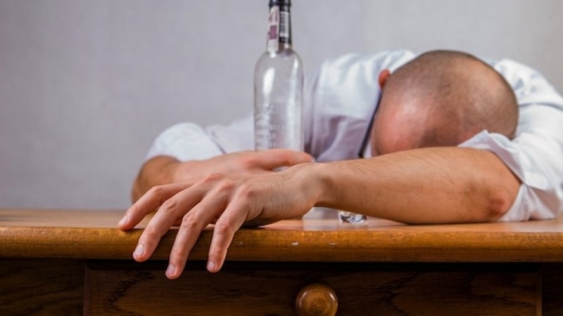 Четиринадесет души са починали от алкохолно отравяне в Русия, съобщиха