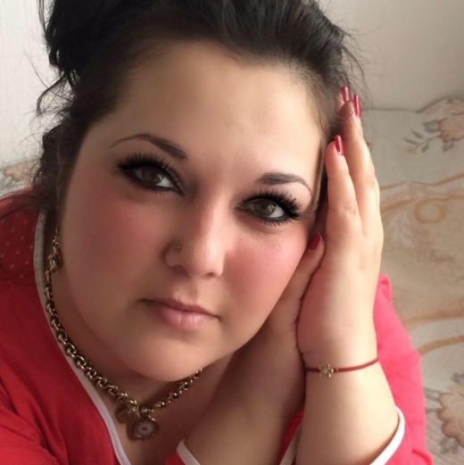 Младата Ажда Ибрахимова, която беше залята с киселина в понеделник