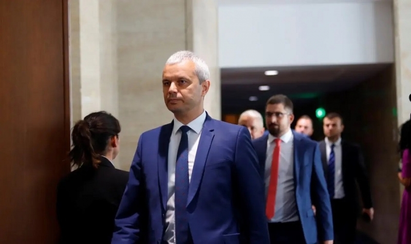 Възраждане поиска в декларация българската държава да осигури адвокат на