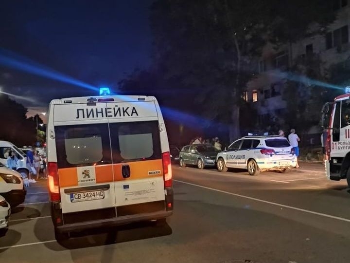 Кървав екшън в Лом! Мъж наръга в гърдите млада жена пред хипермаркет и опита да избяга, тя бере душа в болница