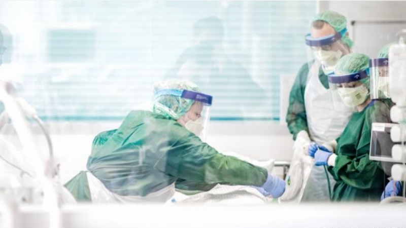 4637 с 3958 случая повече от вчера са новодиагностицираните с