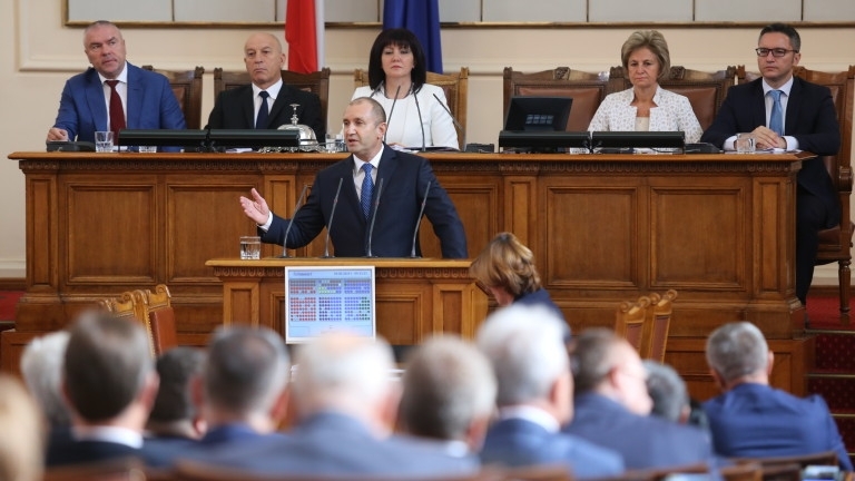 Очертава се тежка пленарна сесия заяви президентът Румен Радев в