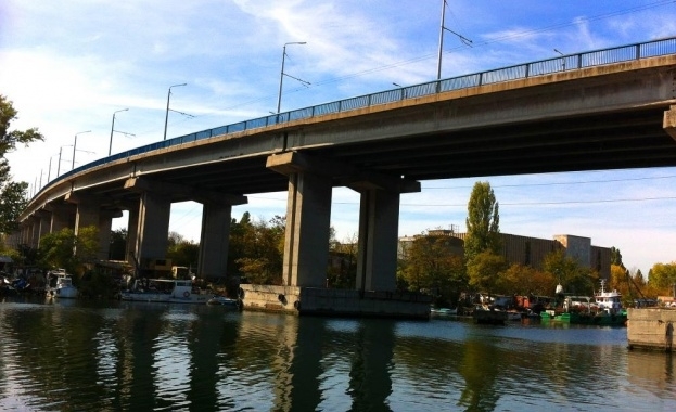 Потресаващо видео разпространено в социалните мрежи развълнува варненци тази сутрин