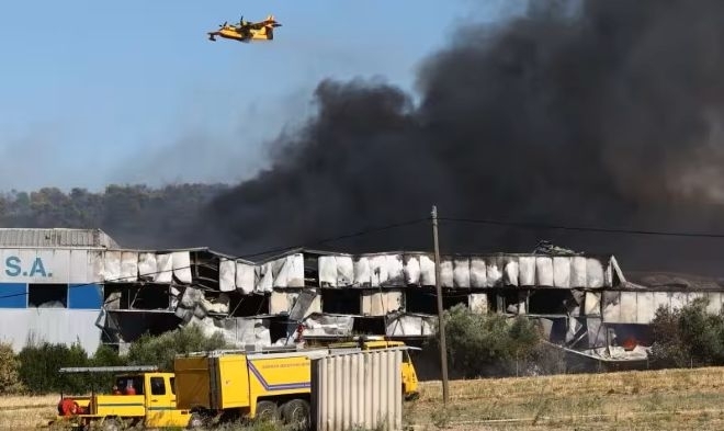 Двама пилоти загинаха при катастрофата с военен изтребител в Гърция