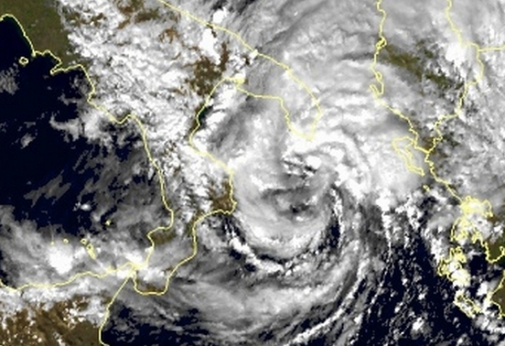 Дъждът в петък сутринта доведе до задръствания по много ключови
