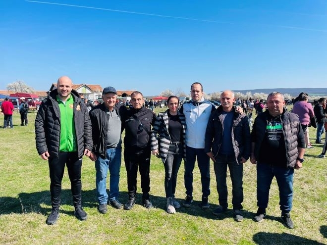 В Голямо Пещене отбелязаха Тодоровден с конни надбягвания /снимки/
