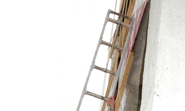 Майката на потрошилия се училищен охранител в Мездра проговори пред