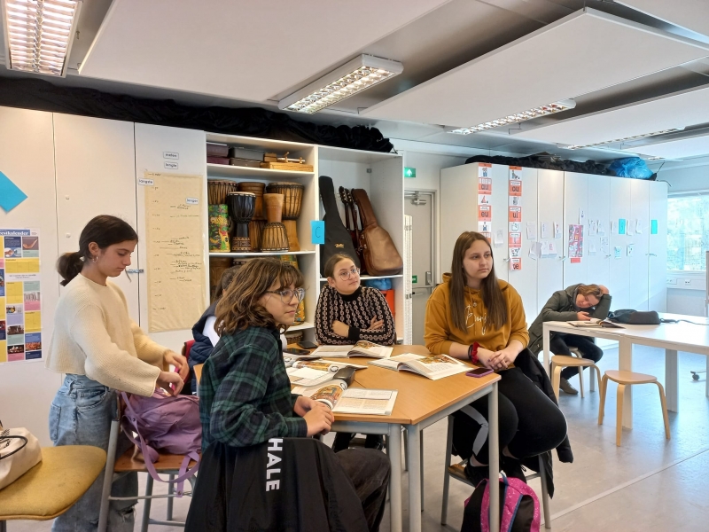 Деца от Хага посетиха виртуално Бяла Слатина научи BulNews Как се