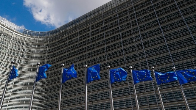 Европейската комисия съобщи че е сключила договор за 63 милиона