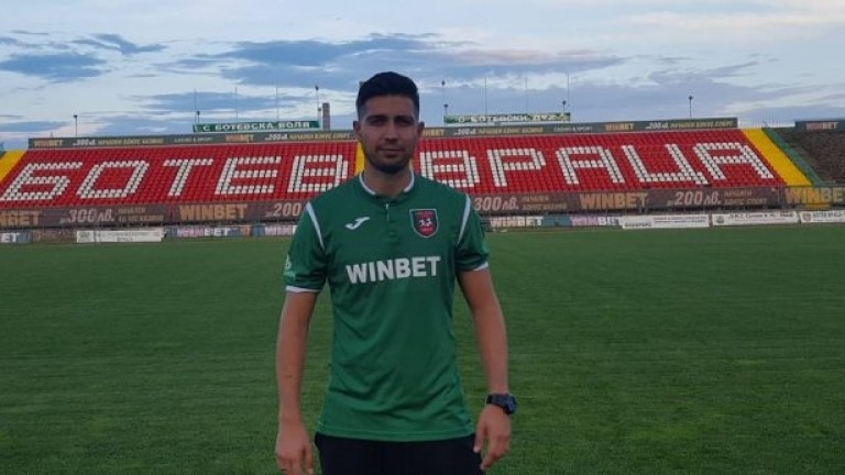 Даниел Генов е единственият от основните футболисти в Ботев Враца