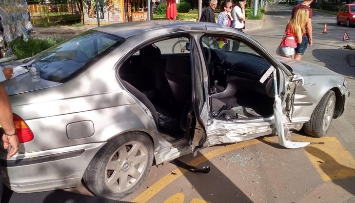 Ауди и БМВ са катастрофирали край врачанското село Малорад съобщиха