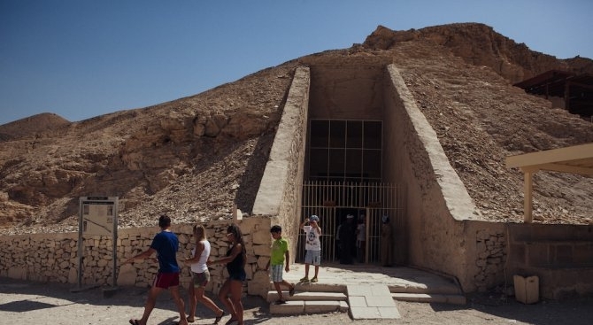 Египетските власти прекратяват търсенето на скрити помещения в гробницата на