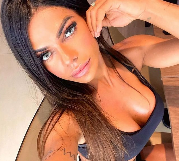 Известният модел Сузи Кортес е сред най популярните фенки на 7 кратния