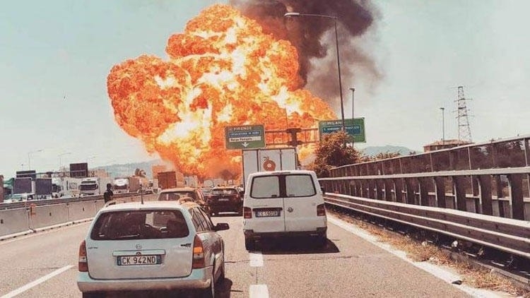 Експлозия избухна до летището в Болоня Италия съобщава Дейли стар