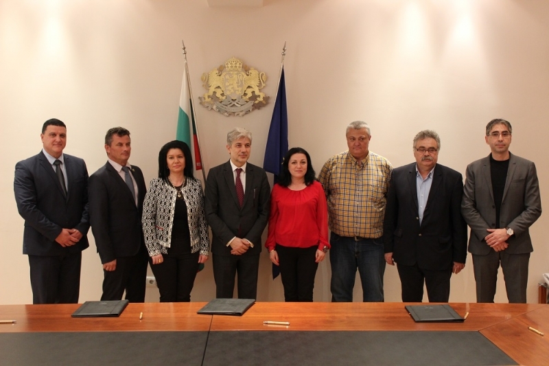 На 5 04 в 15 часа в административната сграда на Министерство