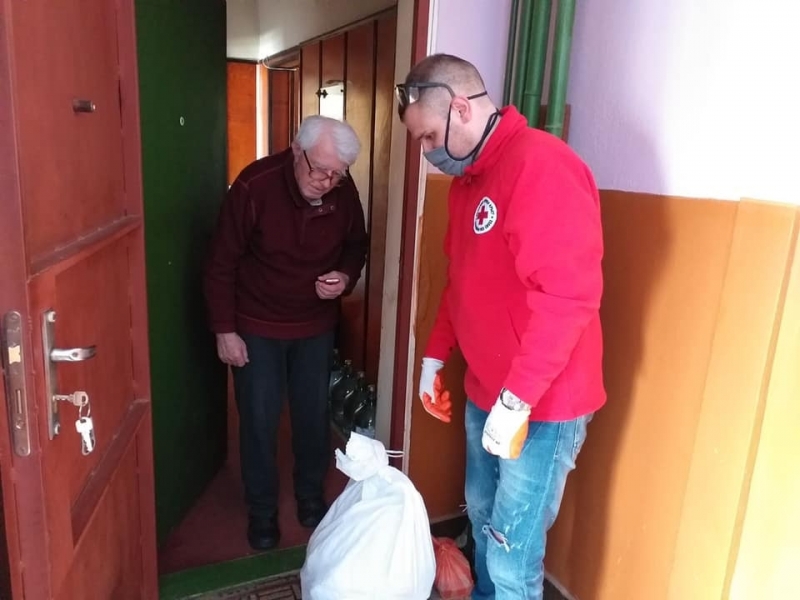 Община Враца продължава раздаването на хранителни пакети за крайно нуждаещи