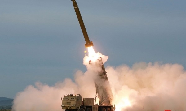 Северна Корея изстреля два неидентифицирани снаряда към морето съобщи южнокорейската