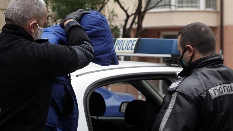 Полицаи заловиха надрусан шофьор край Враца, съобщиха от МВР. Случката