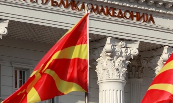 Малко над 1 8 милиона гласоподаватели в Македония са призовани днес да