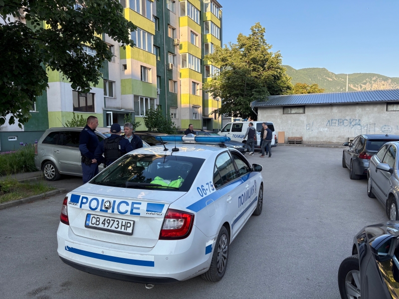 Първо в BulNews! ДАНС и ГДБОП удариха във Враца, има задържани /снимки/