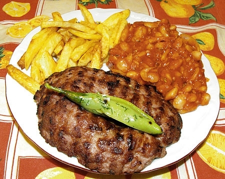 Автентичната сръбска плескавица се прави от телешко месо За да е