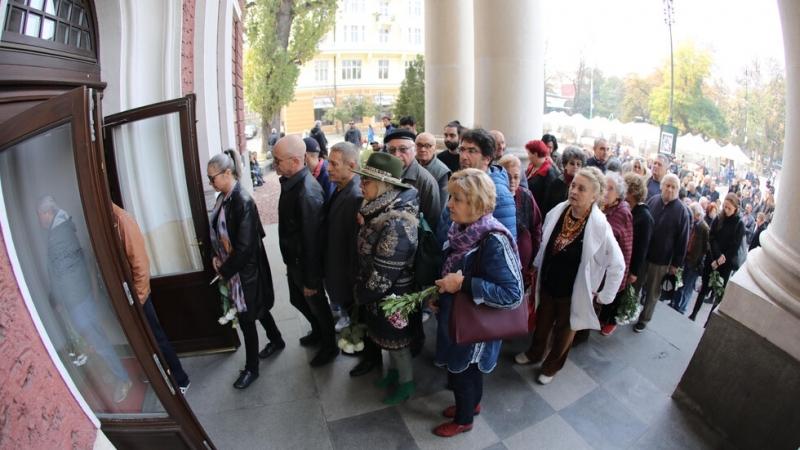 Приятели и почитатели се простиха с Йосиф Шамли 47 годишният актьор