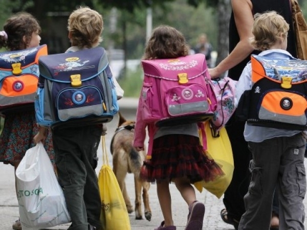 С близо 100 по малко от миналата година ще са първолаците