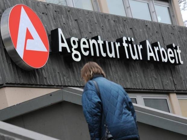 Фиктивни работодатели и фалшиви удостоверения за деца с помощта