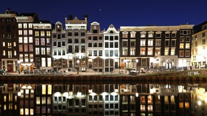 Нидерландското правителство се подготвят да въведе първия вечерен час на