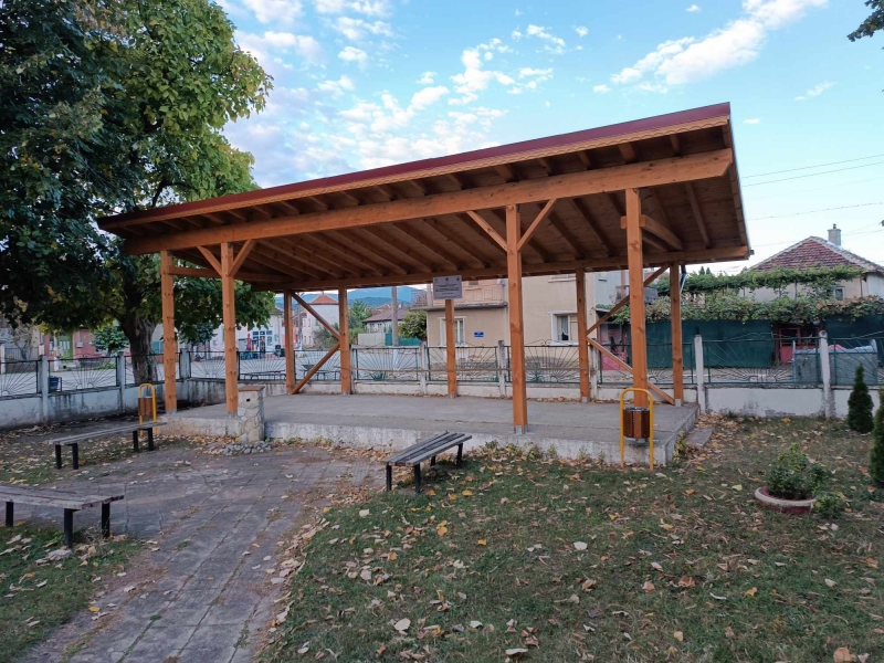 Община Вършец изпълни проект Облагородяване на зона за отдих –