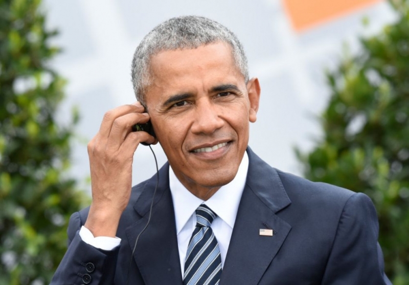 Баскетболен потник използван от Барак Обама в гимназията беше продаден